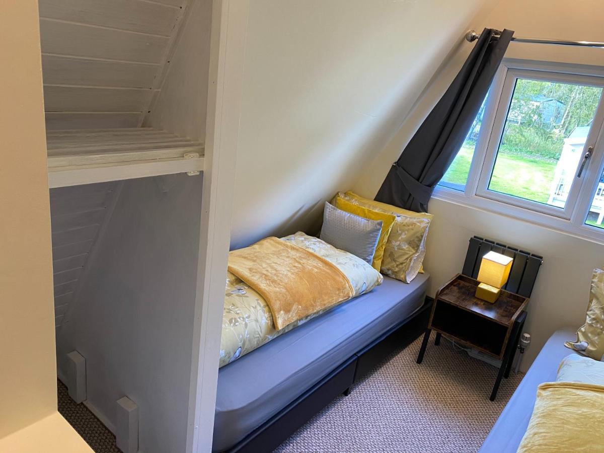 Widgeon Bespoke Cabin Is Lakeside With Private Fishing Peg, Hot Tub Situated At Tattershall Lakes Country Park Bagian luar foto