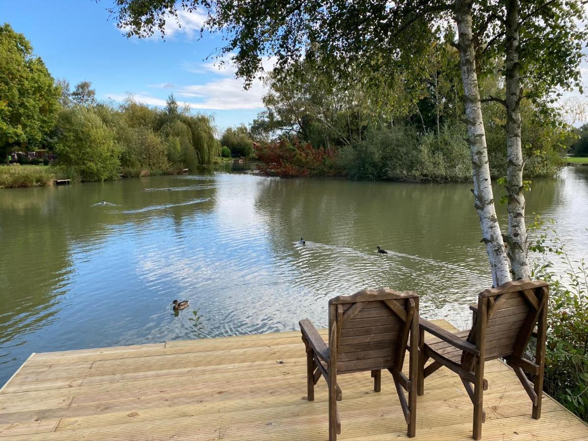 Widgeon Bespoke Cabin Is Lakeside With Private Fishing Peg, Hot Tub Situated At Tattershall Lakes Country Park Bagian luar foto
