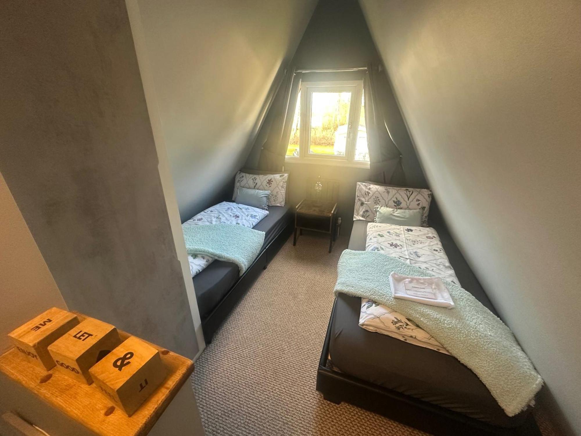 Widgeon Bespoke Cabin Is Lakeside With Private Fishing Peg, Hot Tub Situated At Tattershall Lakes Country Park Bagian luar foto